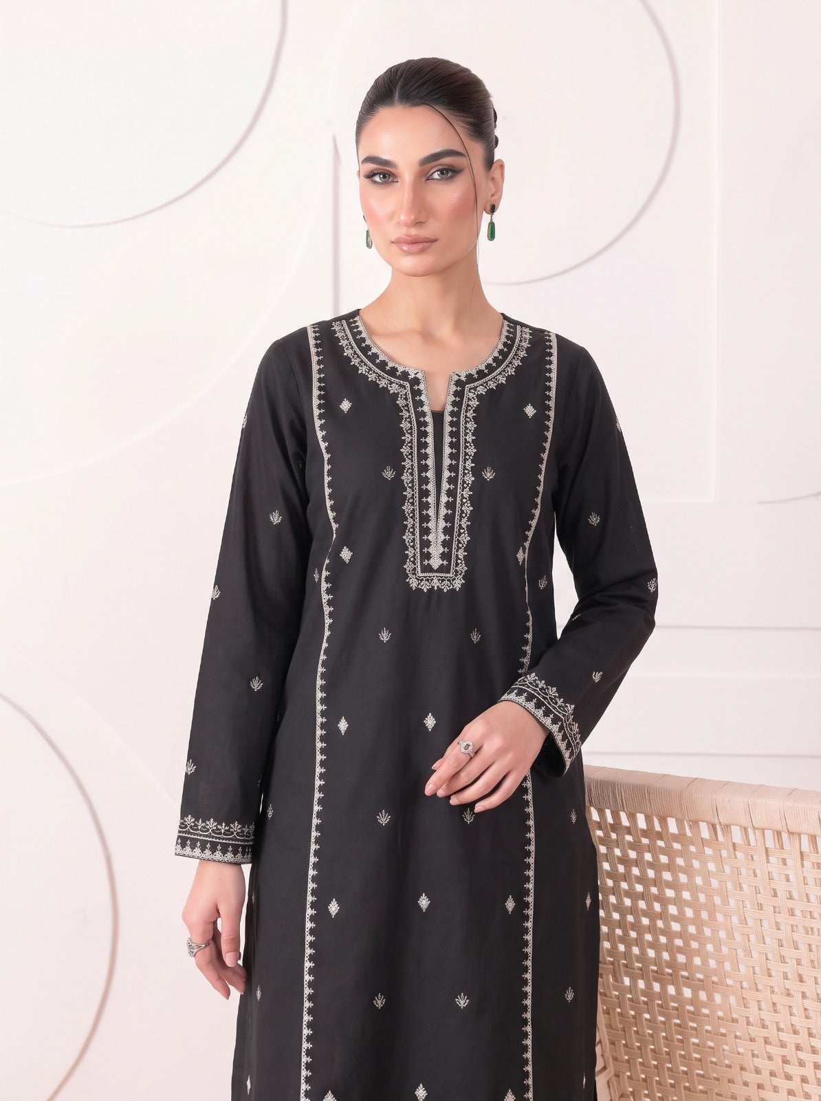 Black Elegance – Embroidered Lawn 2-Piece Suit